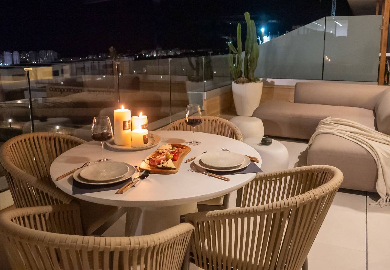 Apartamento en Finestrat - 2 Benidorm Amber Stay Duplex 2 Private Jacuzzi