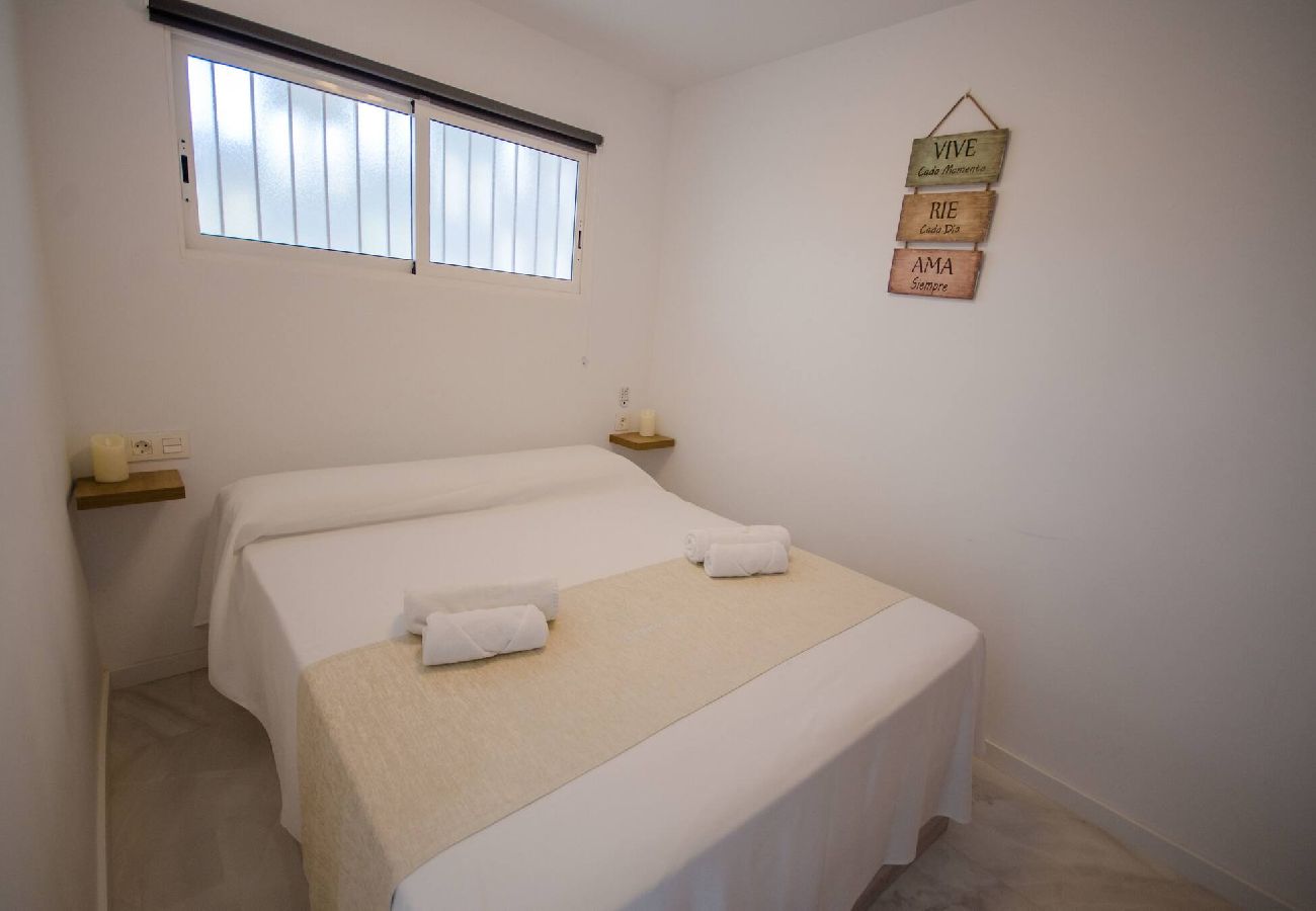 Apartamento en Benidorm - Playmont Park T-C  18-12