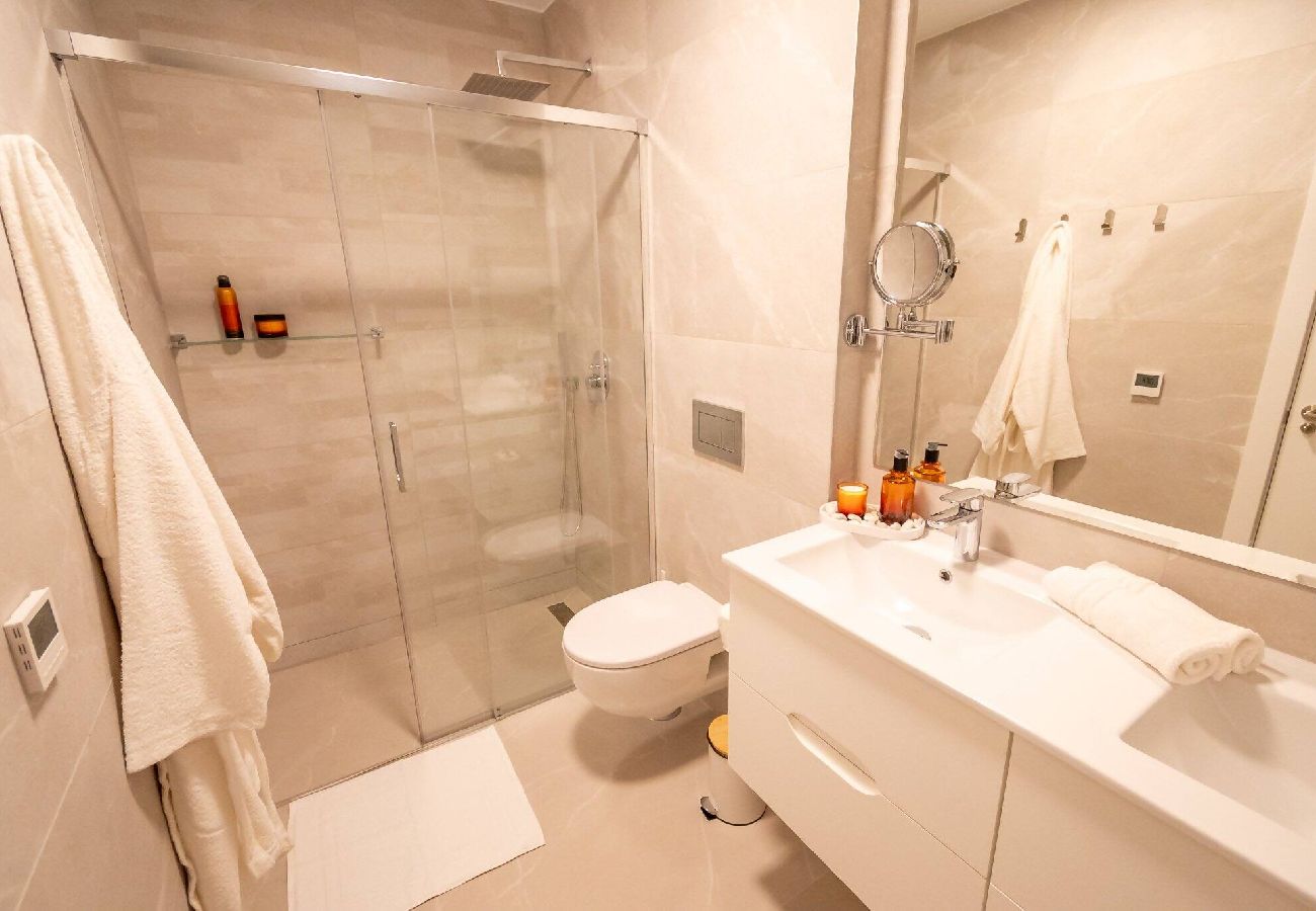 Apartamento en Finestrat - 1 Benidorm Amber Stay Duplex 1 Private Jacuzzi