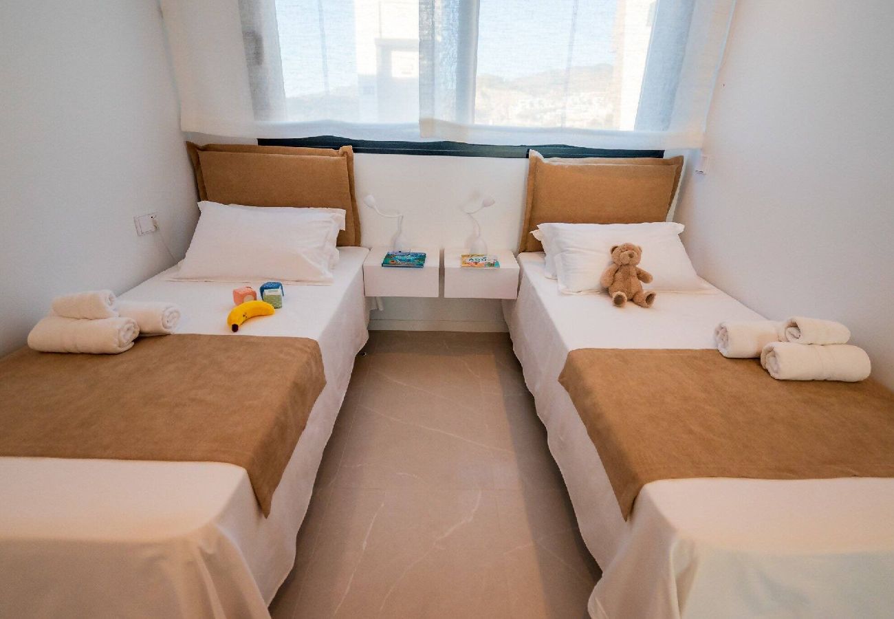 Apartamento en Finestrat - 1 Benidorm Amber Stay Duplex 1 Private Jacuzzi